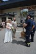 Feuerwehr gratuliert Mario und Michaela zur Hochzeit